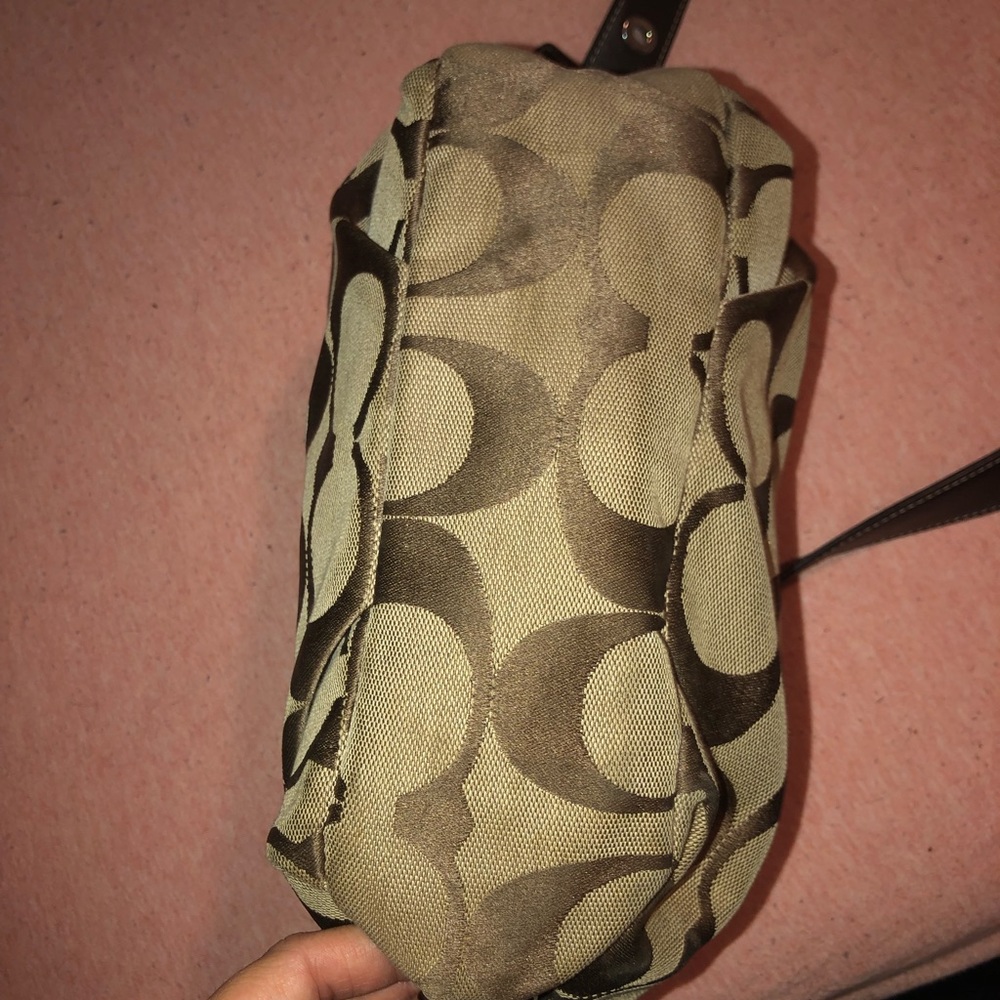 100% Authentic Coach purse, in great condition barely used! - Picture 3 of 3